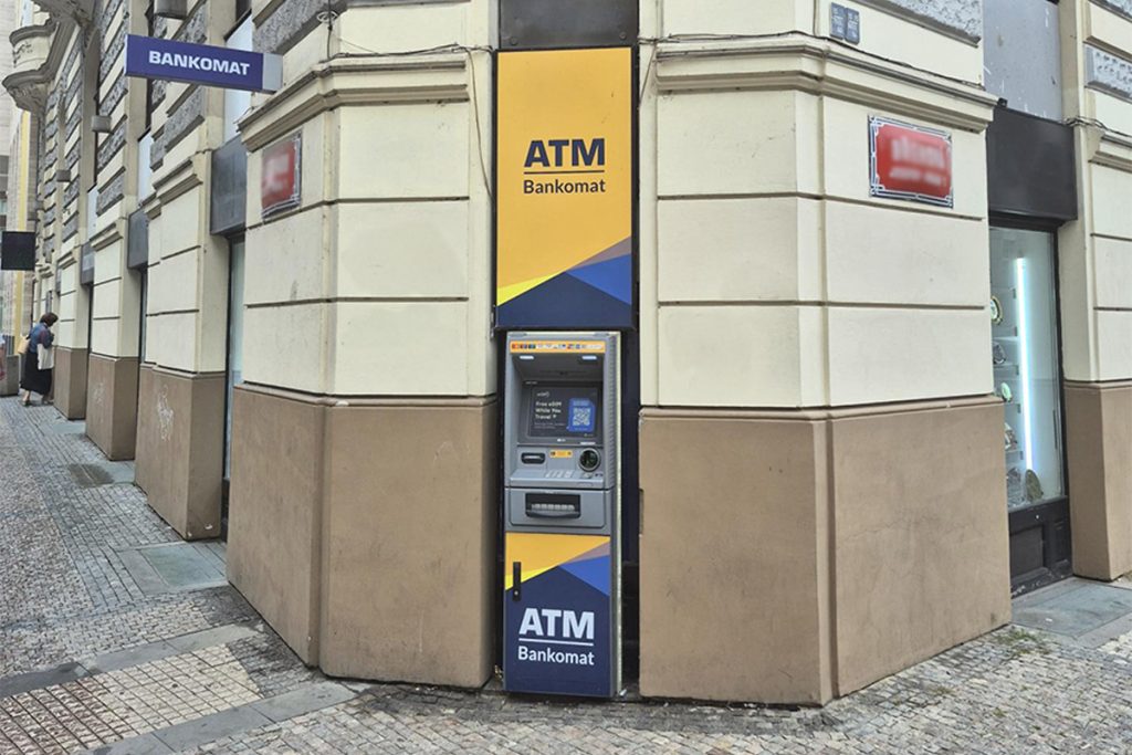 Euronet zavádí DAF – přímý poplatek za výběr hotovosti z domácích karet v České republice